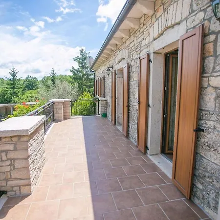 Mendula Holiday home Tinjan