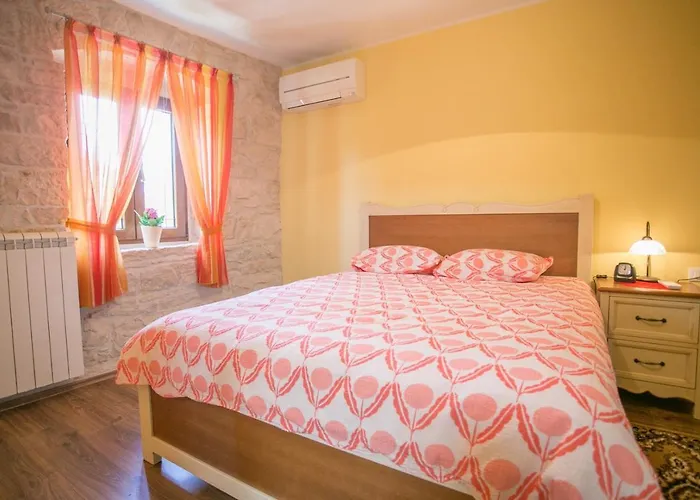 Mendula Holiday home Tinjan