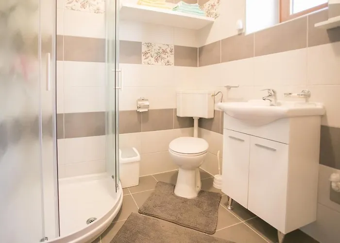 Mendula Holiday home Tinjan